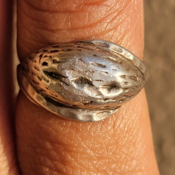Vintage solid 925 sterling silver handmade brutalist abstract walnut? dome ring - Picture 15 of 16